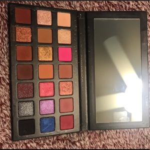 Kylie Sipping Pretty Birthday Eyeshadow Palette